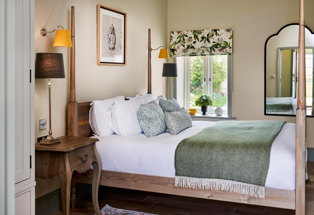 The Montagu Arms Hotel Beaulieu Bagian luar foto
