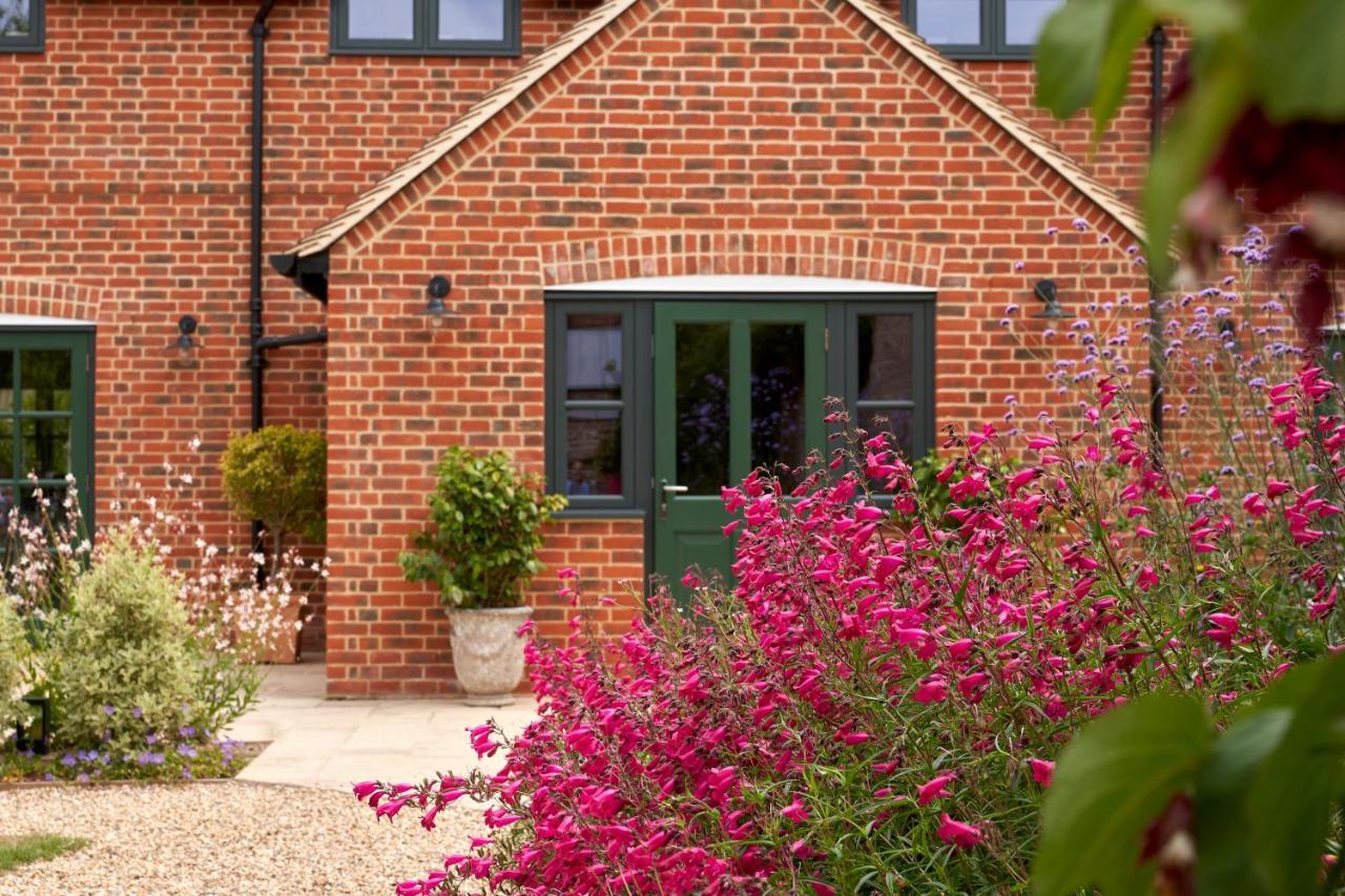 The Montagu Arms Hotel Beaulieu Bagian luar foto