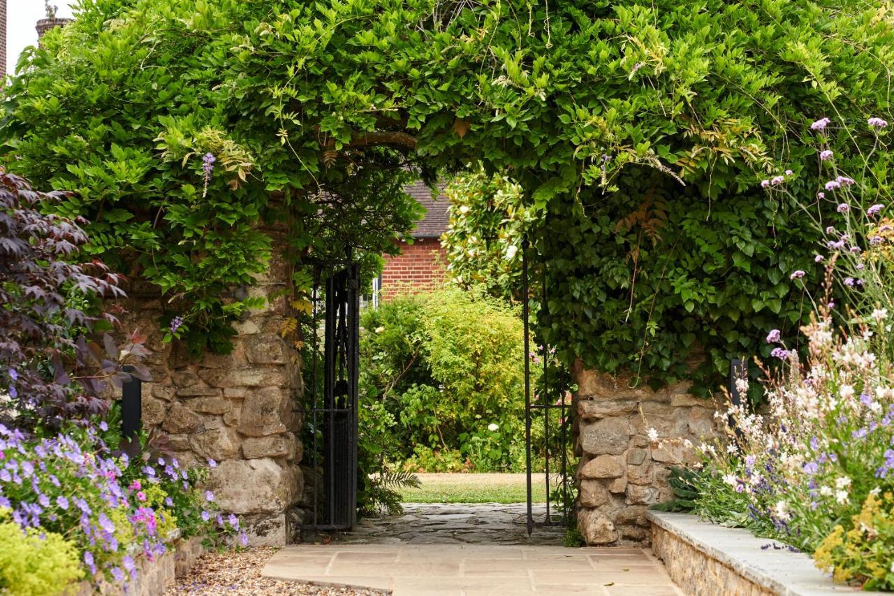 The Montagu Arms Hotel Beaulieu Bagian luar foto