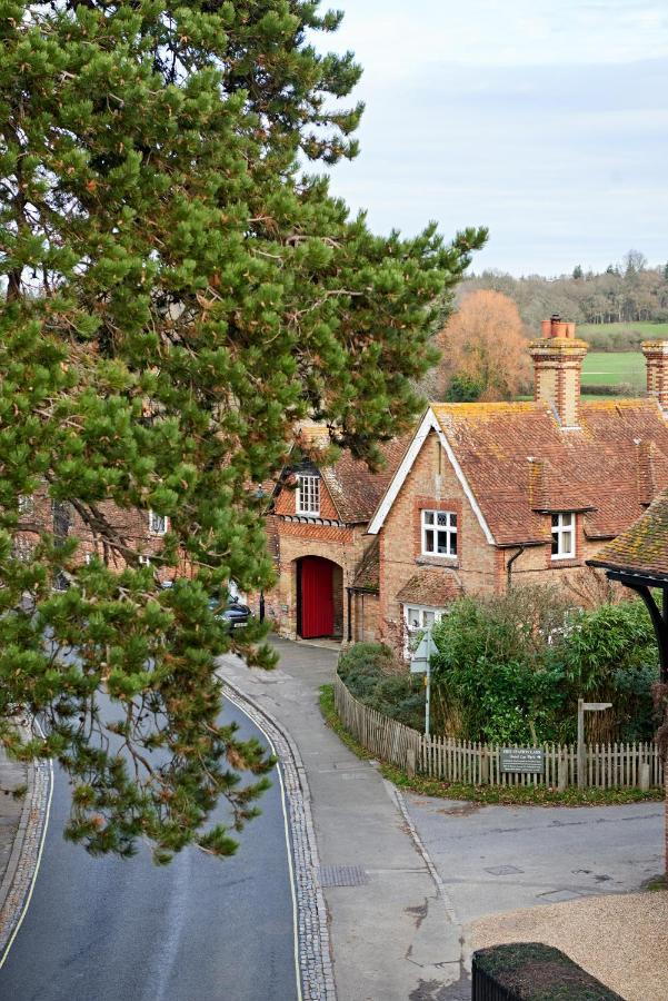The Montagu Arms Hotel Beaulieu Bagian luar foto