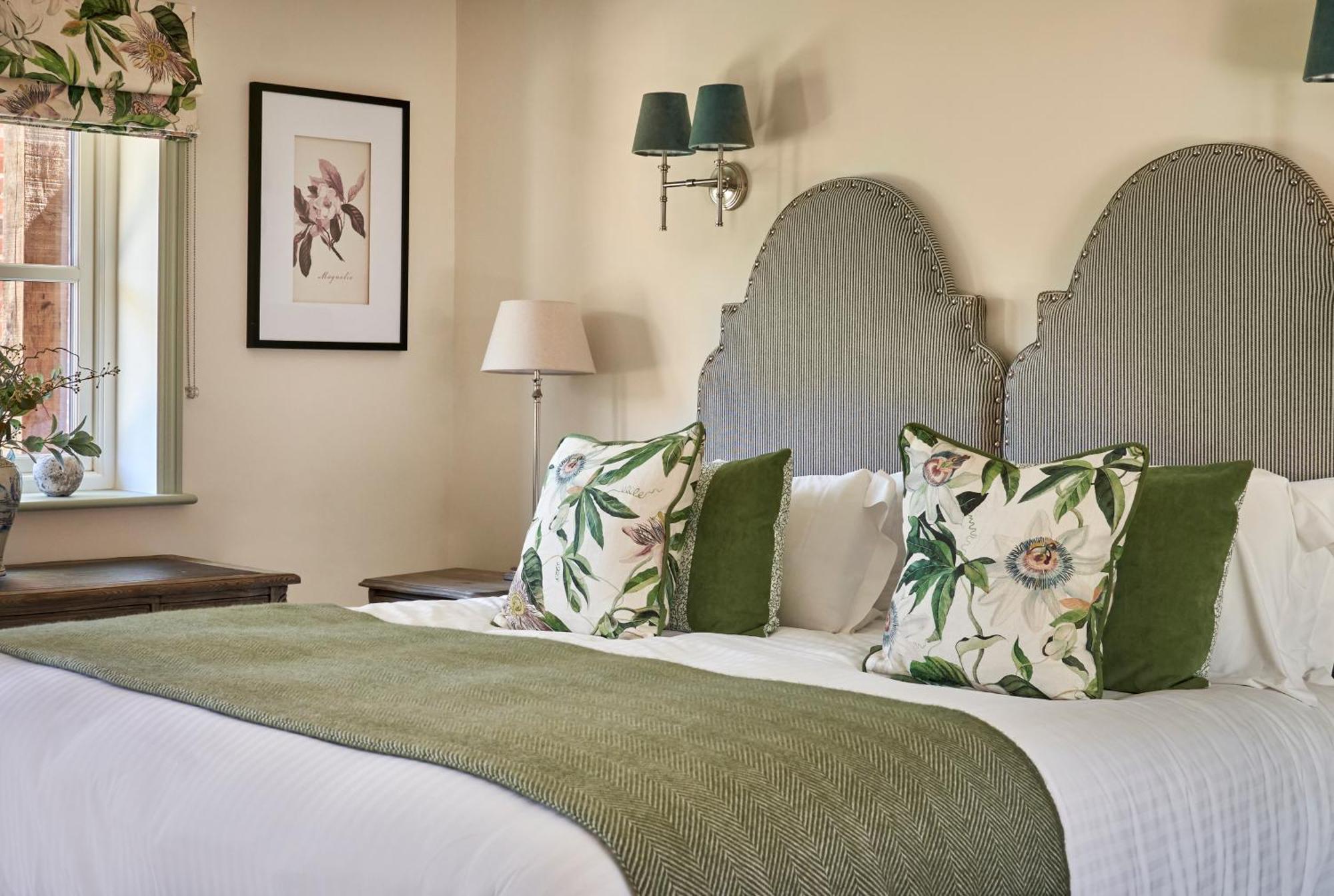 The Montagu Arms Hotel Beaulieu Ruang foto